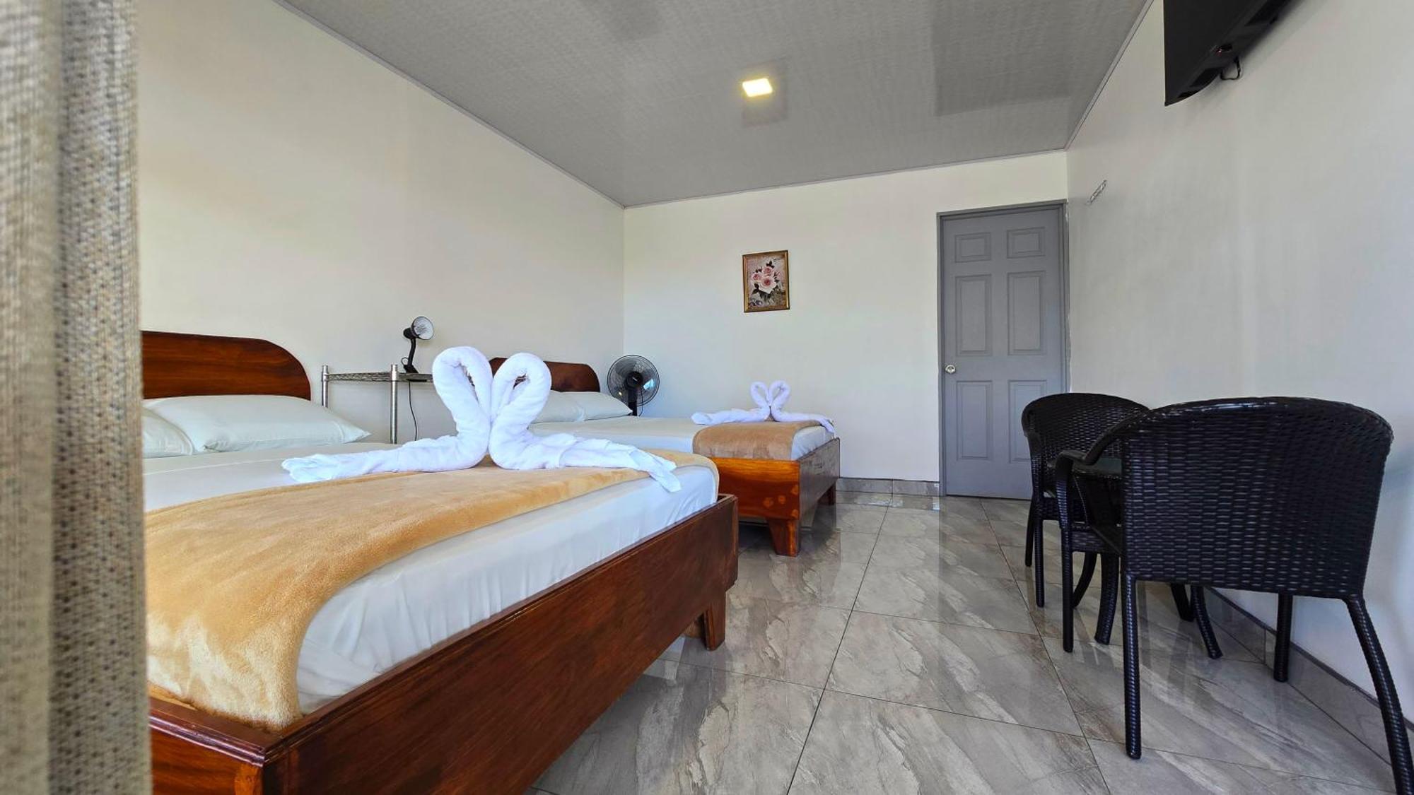 Cattleya Family Hotel Monteverde Bagian luar foto