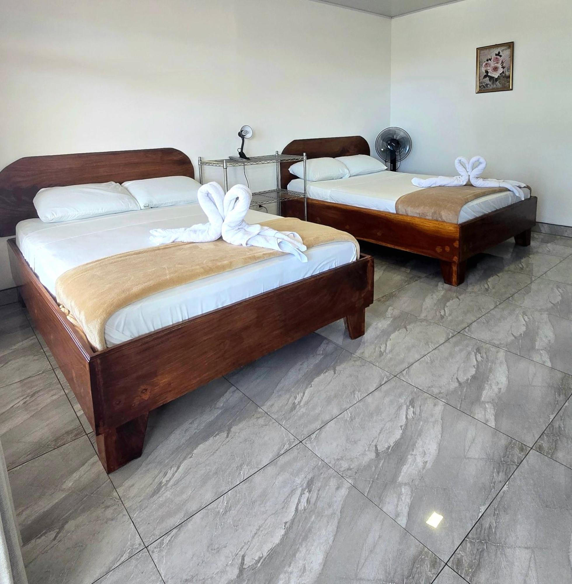 Cattleya Family Hotel Monteverde Bagian luar foto