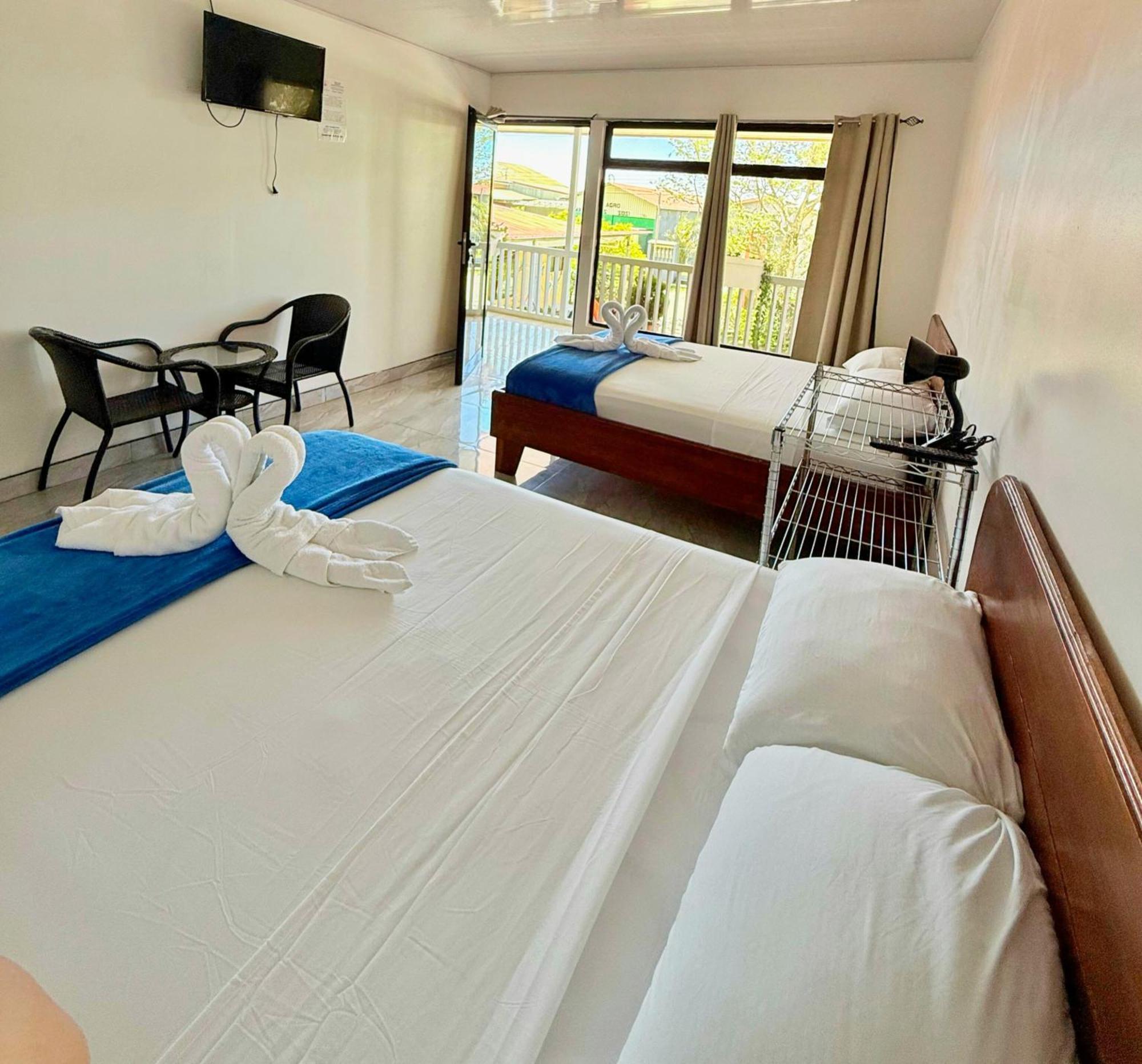 Cattleya Family Hotel Monteverde Bagian luar foto