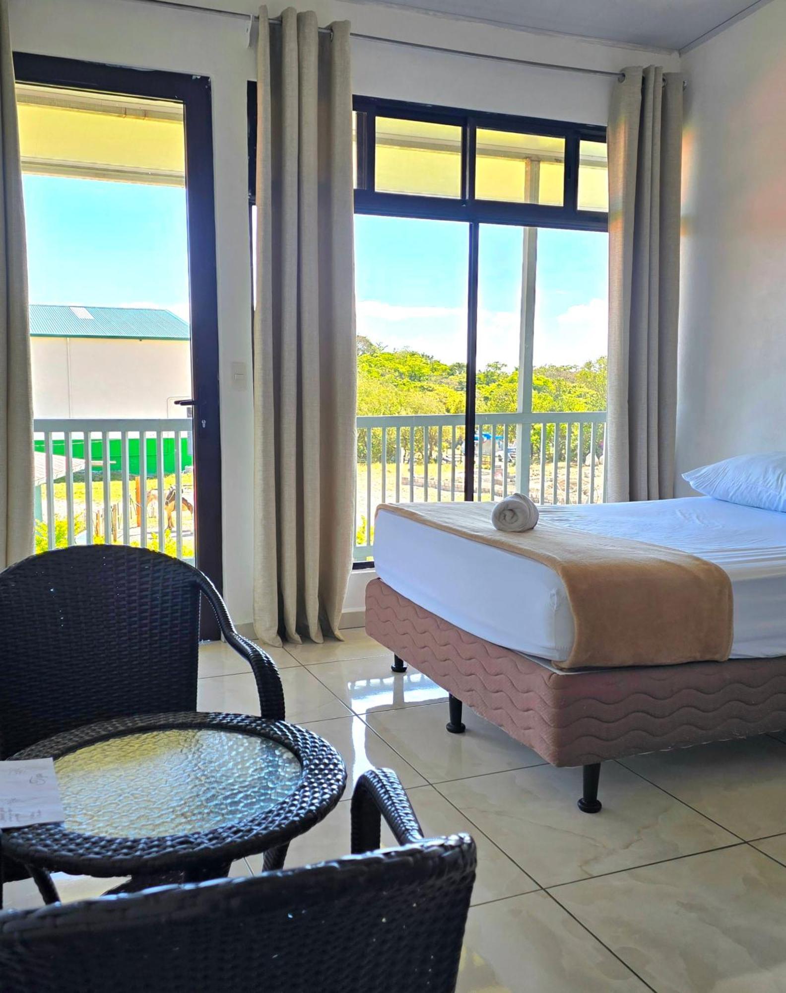 Cattleya Family Hotel Monteverde Bagian luar foto